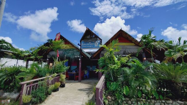 ダイビング後のランチはロコタコへ。