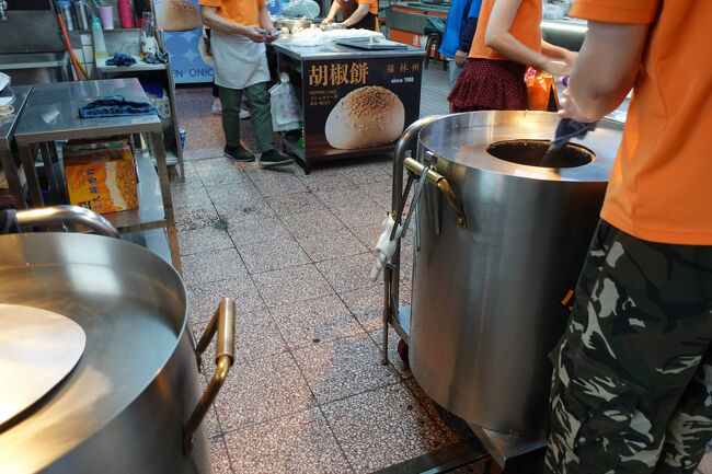 すぐ買えましたね。って、まだ啤酒買うてへんから、喰うて行くか。