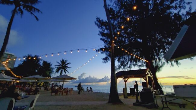 生演奏が聞こえる？<br />ビーチで何かやってる？<br />せっかくなので見に行こう！と出てきました。<br />暑さも和らいで湿気もなく爽やか。