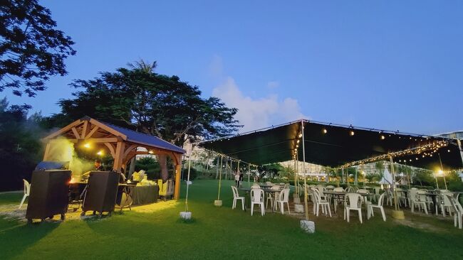 ビーチBBQレストラン、Skipper’s Bar。<br />生演奏が良い感じです。<br />https://sheratonsaipan.com/ja/skippers-bar-%e3%82%b9%e3%82%ad%e3%83%83%e3%83%91%e3%83%bc%e3%82%ba%e3%83%90%e3%83%bc/
