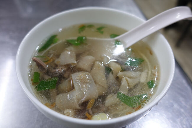 先に鵝下水湯。ガチョウのモツのスープやね。