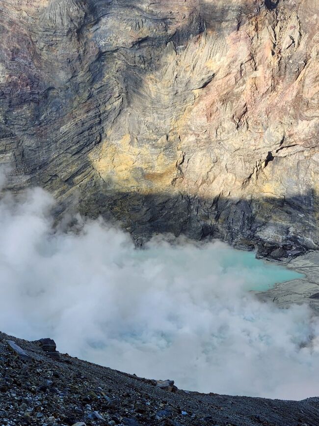 湯溜まりの色か神秘的だった
