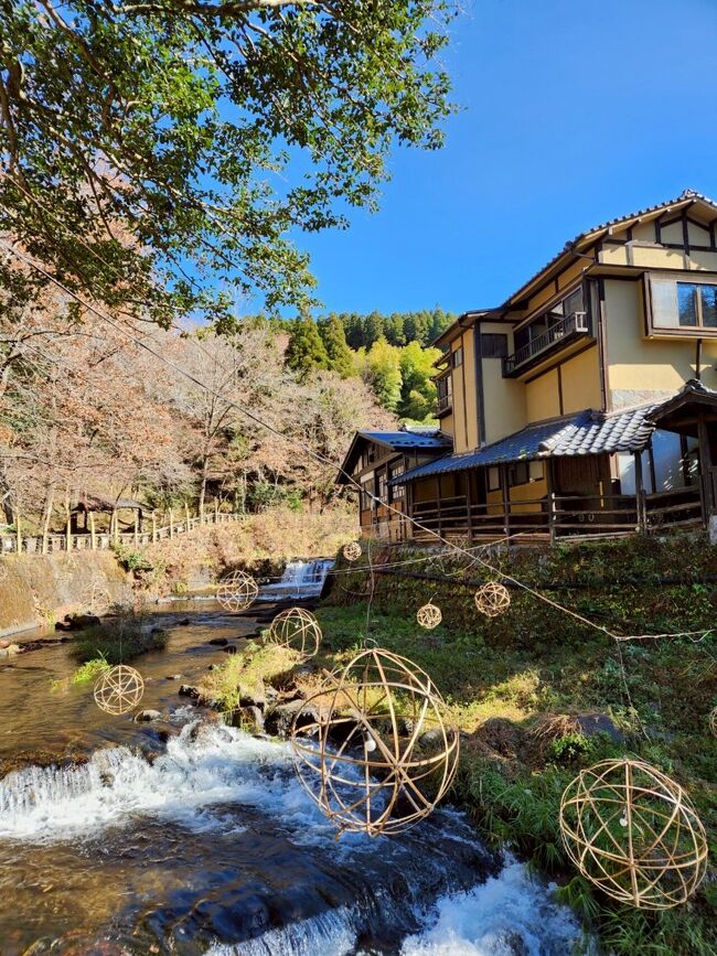 黒川温泉、冬の鞠灯篭準備中