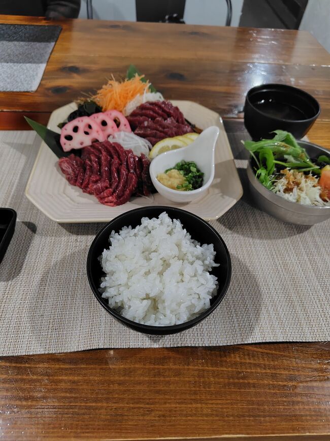 赤身馬刺定食、ボリューミィでお得だ