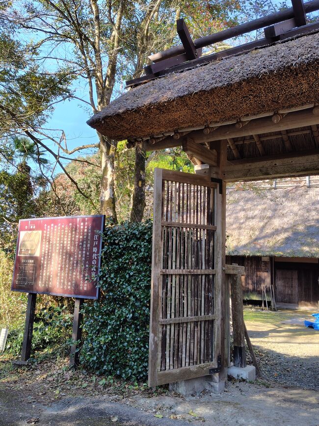 敷地には江戸時代の民家もあった