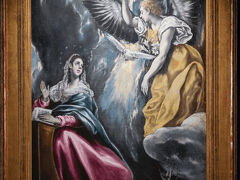 「受胎告知」1590年頃-1603年 大原美術館
キリスト教美術の長い歴史のなかで無数に描かれてきた「受胎告知」。
聖母マリアが神の子イエスを受胎したことを、大天使ガブリエルが告げる重要な場面です。エル・グレコは、これを、深い闇が渦巻く中、閃光と共に舞い降りる聖霊の鳩、そして緊張感あふれる面持ちで相対する天使と聖母という劇的な情景として表しました。本作は、戦前から日本に存在した唯一のエル・グレコの油彩画として、1923年に大原美術館で公開されて以降、人々の心に大きな感動を生みだし続けています。