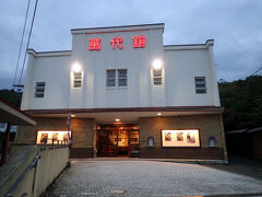 岩手県一戸にある古い映画館・萬代舘