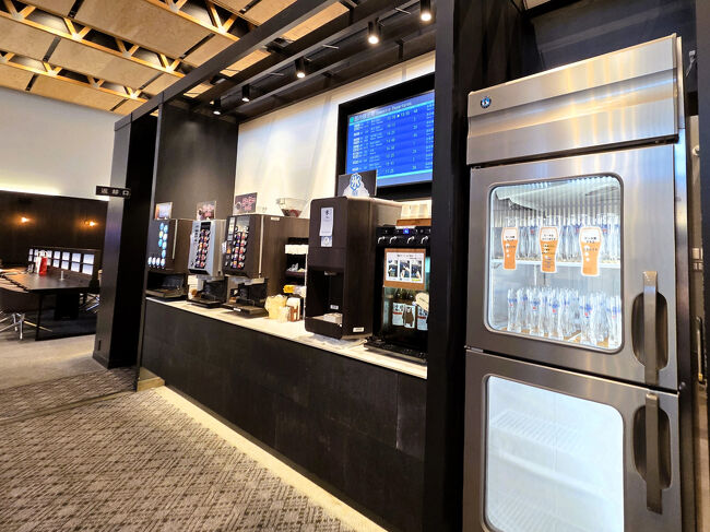 焼酎も飲めます。<br />生ビールを飲むには、受付でANA会員であることを告げて専用コインをもらう方式でした。<br />（焼酎は飲んでいないので、コインが要るかどうかは不明）