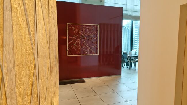 数分の待ち時間後、日本料理レストラン「風花」の座席へ案内されました。<br />オールデイダイニング「セリーズ」とは通路の反対側にあるレストランで、ビュッフェ料理は「セリーズ」へ取りに行きます。