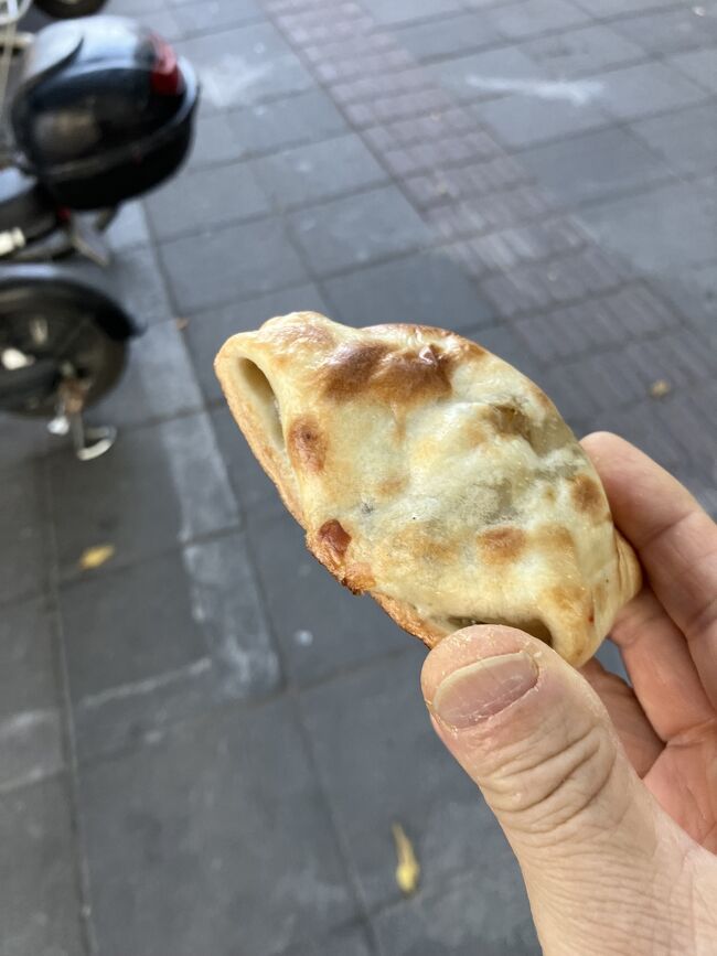 中はケバブの具の感じ。6元