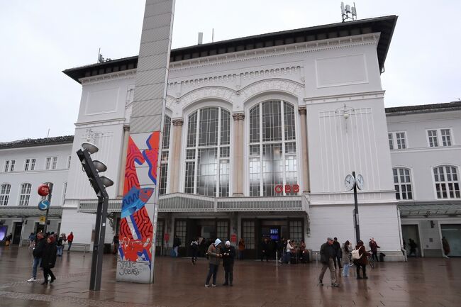 ザルツブルク駅<br />ここからホテルまでバスで向かいます