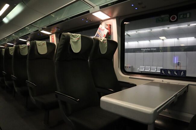 6時頃に空港に到着、7:02発のRJXに乗って7:20着のウィーン中央駅へ<br />到着ホームは8番線<br />そして7:28発のRJX160に間に合うか心配でしたが<br />到着ホームと出発ホームが同じ8番線だったのでスムーズに移動出来ました