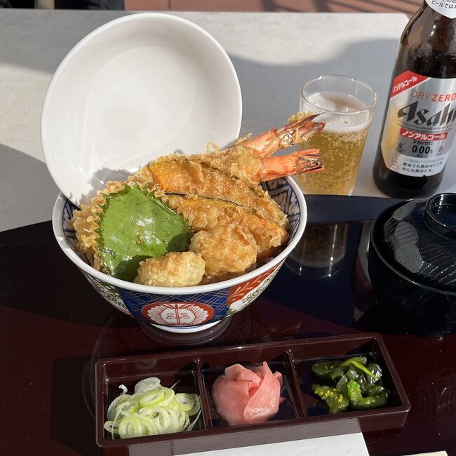 「ずっと蕎麦に」のはまぐりえび天丼。<br />ボリューム満点です。<br />