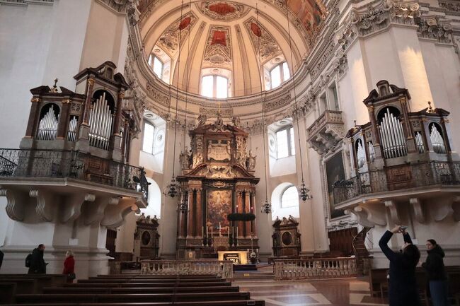 主祭壇<br />モーツァルトが洗礼を受けた場所