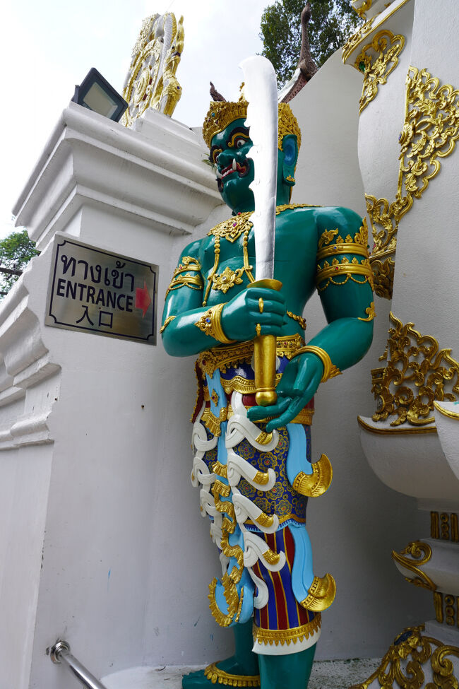 『Wat Chedi Luang（ワット・チェディルアン）』に到着。<br /><br />＊拝観料：50バーツ（約225円）