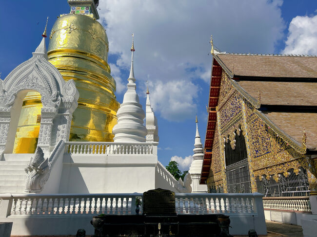 仏舎利が納められている仏塔は金色。<br />静かな中で眺めていると、気持ちが落ち着きます。