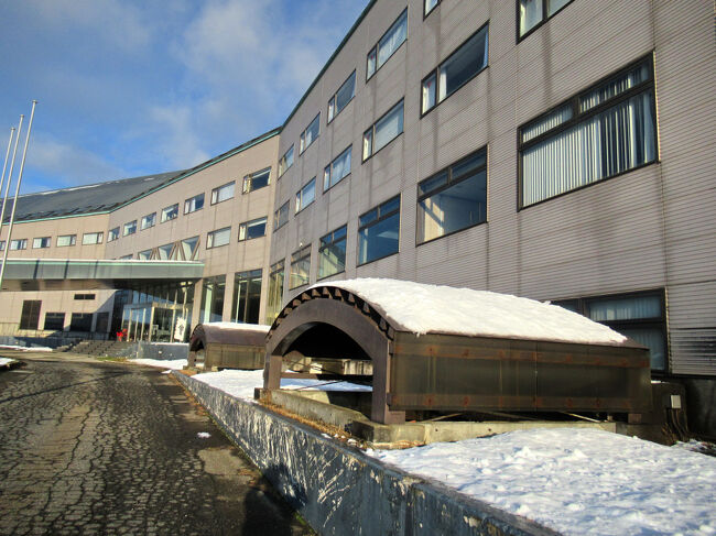 ２日目の朝・・・朝食前にホテルの外に出てみると、雪が・・・