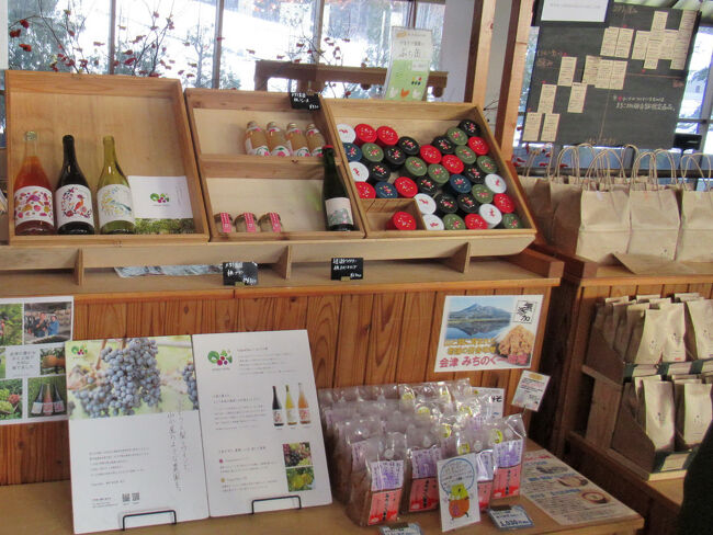会津の特産品がズラリと並んでいます。