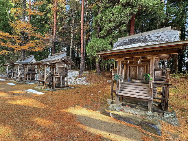 境内には７つの末社があり、ここから奥の院に登って行くと保科正之の墓所がありますが、時間の関係でパス。