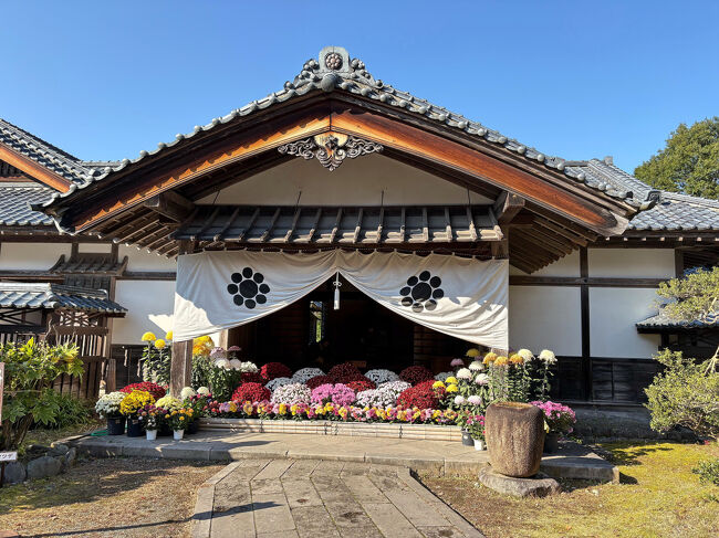 表門から「式台玄関」へ・・・家老屋敷の正面に位置する表玄関です。