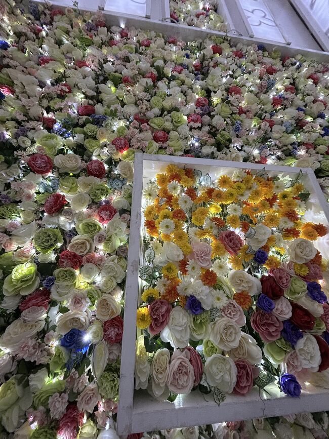 お城の中はお花がいっぱい薔薇の香りも感じられる　とっても良い香りだった