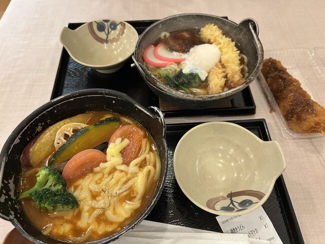 外にずっといて寒くなってきたので暖かい夕飯　なべ焼きうどんとトマトカレーうどんといもフライ美味しかったし温まる