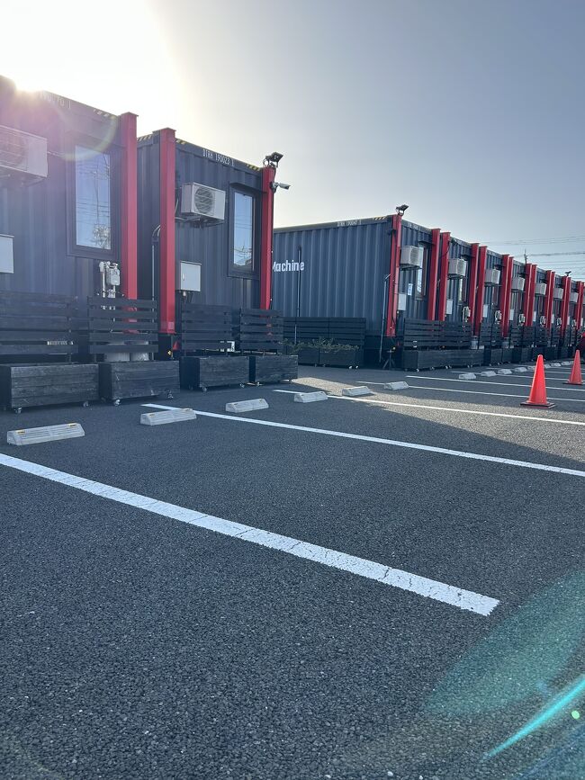 安いホテルを探して近くのコンテナホテルを予約しておいた（翌日朝撮影）