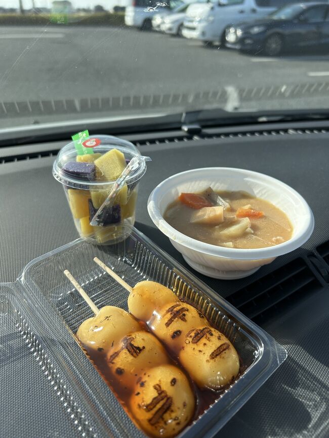 みたらし団子　芋ようかん　豚汁の朝食