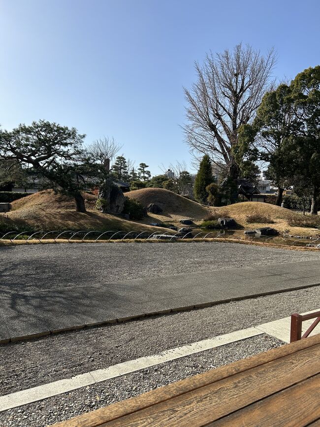 お庭も素敵、お天気よく縁側に座ってお庭を眺めて日向ぼっこ<br />