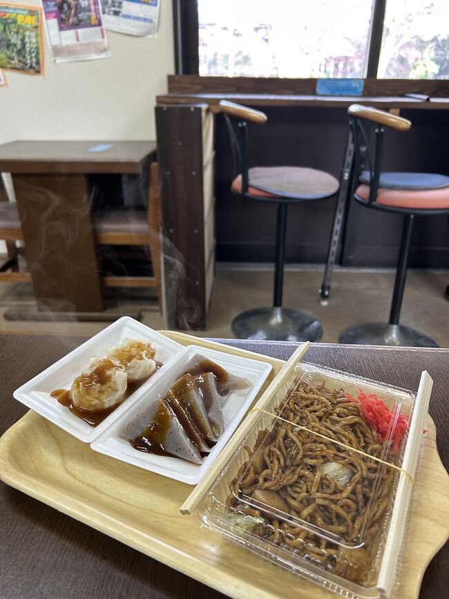 ソースで食べる足利しゅうまいとポテト入り焼きそば寒かったので味噌おでんも