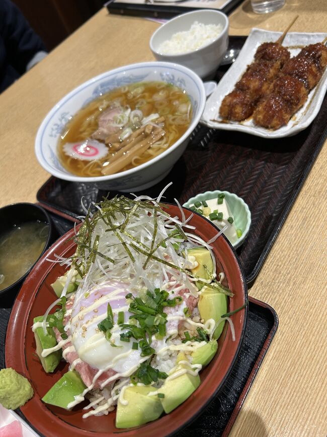 ゆっくり温泉につかり、夕飯も食べていくことに、佐野ラーメンいもフライセット　アボカドとネギトロ丼　お腹もいっぱいになりお風呂にも入り６時過ぎ帰路へ約１時間半で自宅到着　イルミネーションはきれいで色んな美味しいものも食べて温泉にも入りプチ旅行満喫
