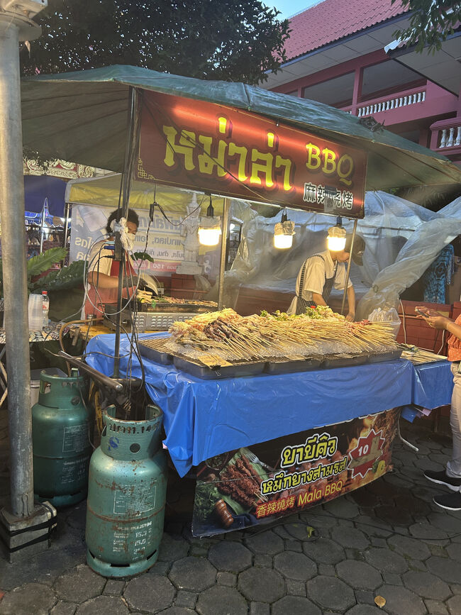 結局一番最初に入った『Wat Phan On（ワット パンオン）』で食事をとることにしました。<br />気になったのは麻辣BBQ。