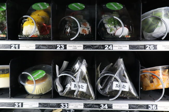 これです、軽食もあります<br />ペットボトルのお水を買っておこうと<br />ツナマヨが5.90€日本円にすると約1100円くらい<br />恐ろしい～～