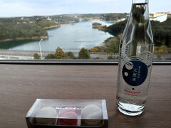 志摩観光ホテルに到着です。

今回のお部屋はクラシックのプレミアムツインです。
3度目のお部屋のため、部屋の写真は省略ですが、洗い場と別のバスタブがあり、ドライヤーはリファでソファもあり、居心地のいいお部屋です。