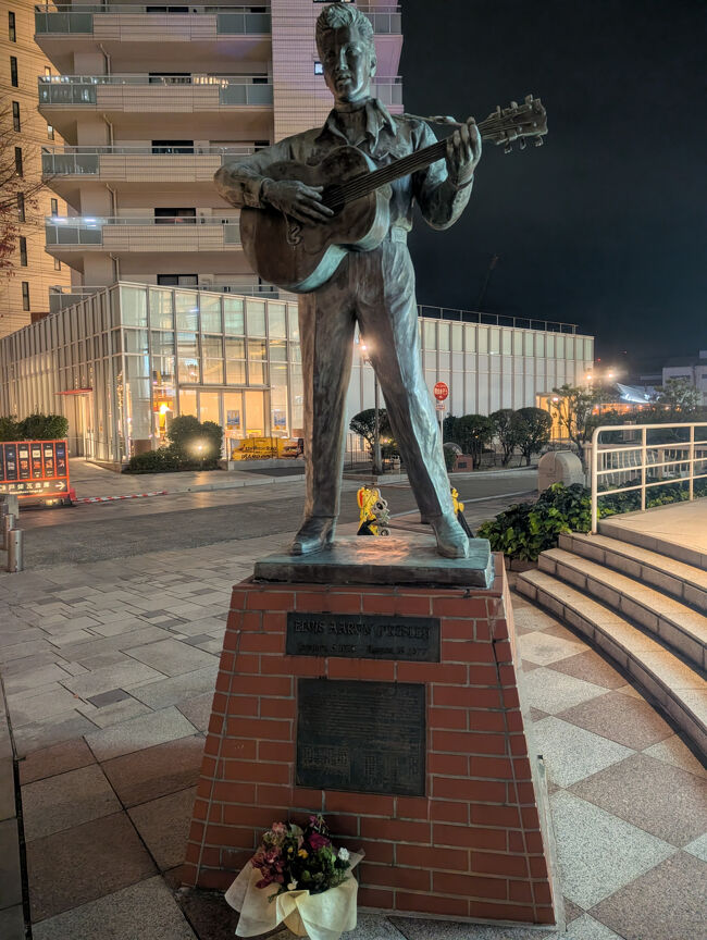 プレスリーの銅像<br />世界に三体しかないそうです