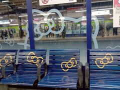 京王線の待合室KAWAII！