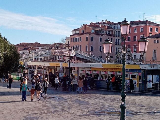 駅前のヴァポレット乗り場。