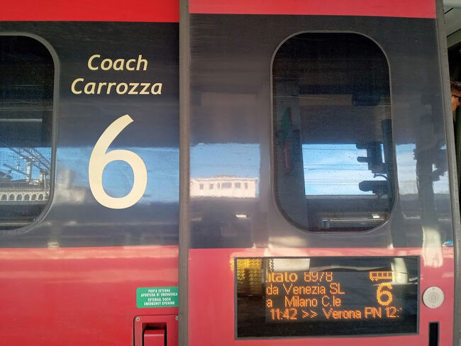座席は全指定席。Carrozza ６号車に乗車。
