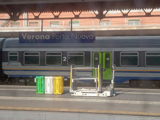 Ｖerona Ｐorta Ｎuova 駅に停車。