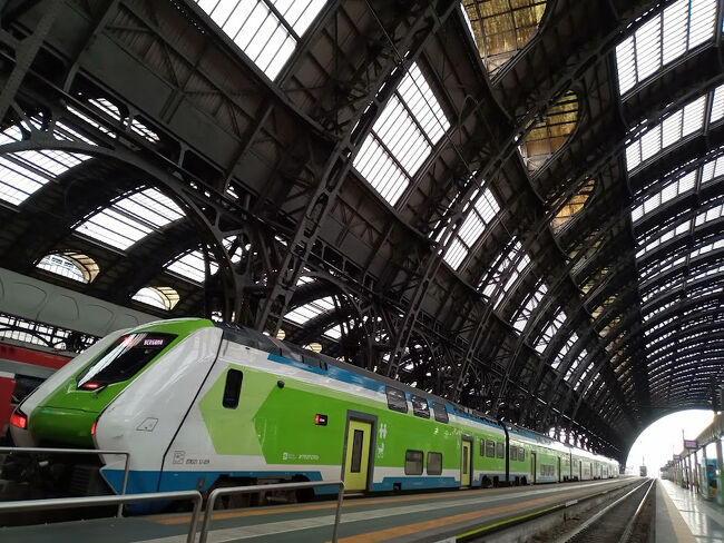 グリーンの色使いがお洒落な列車。