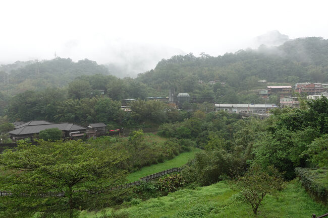 もっと歩けば、なんか有るかもやけど…雨ですしね。戻るか。