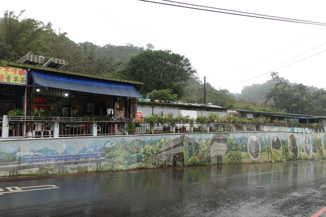 あとは、道渡ったとこに数軒食堂っぽいの。