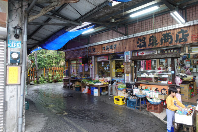 んで、汽車降りたとこから右手が老街入口みたいね。