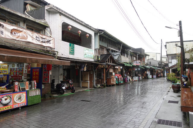 人通りも無く、雨も降ってるし、呼び込みもおまへんね。まぁ、おっさん一人徘徊してるくらいでは。