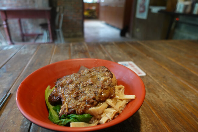 礦工便當は、紙箱やなくて丼飯でした。