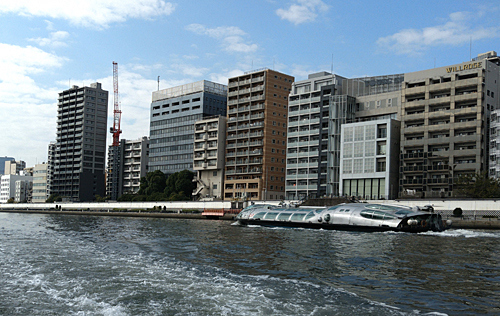 エメラルダス号とすれ違い。<br />いつも名前をエスメラルダと思い込んで間違えてしまいます。<br />と思いましたが、ヒミコ号のようです。