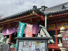 七五三シーズンなのでたくさん可愛らしい姿が見れました。
プロのカメラマンさんを連れている家族もいました。
さすが東京。
