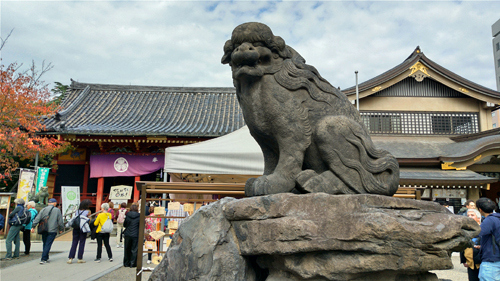 お寺の前に浅草神社にお参り。