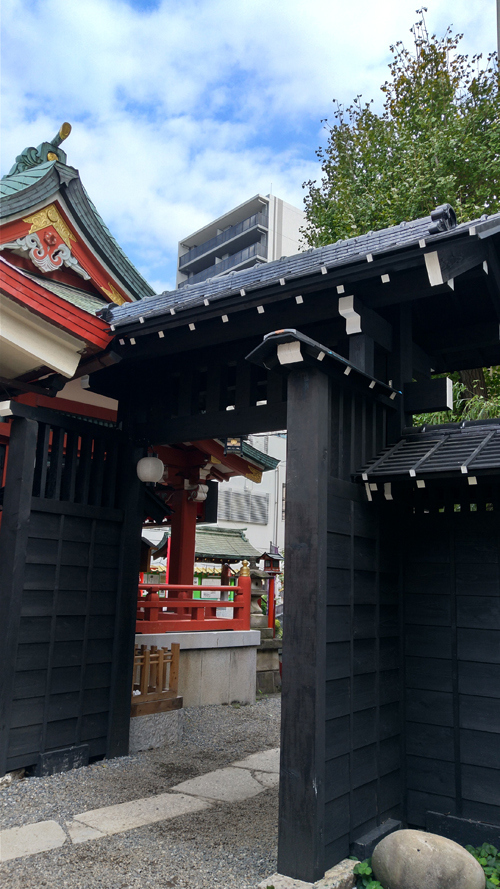 奥には大門が再現されています。