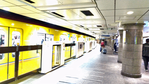 上野駅はレトロな雰囲気に改装されました。